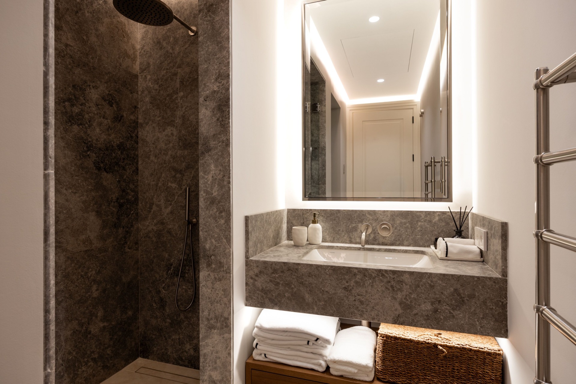 Casa Angélico, villa contemporánea situada en una comunidad cerrada con doble control de acceso en Cascada de Camoján | Image 61