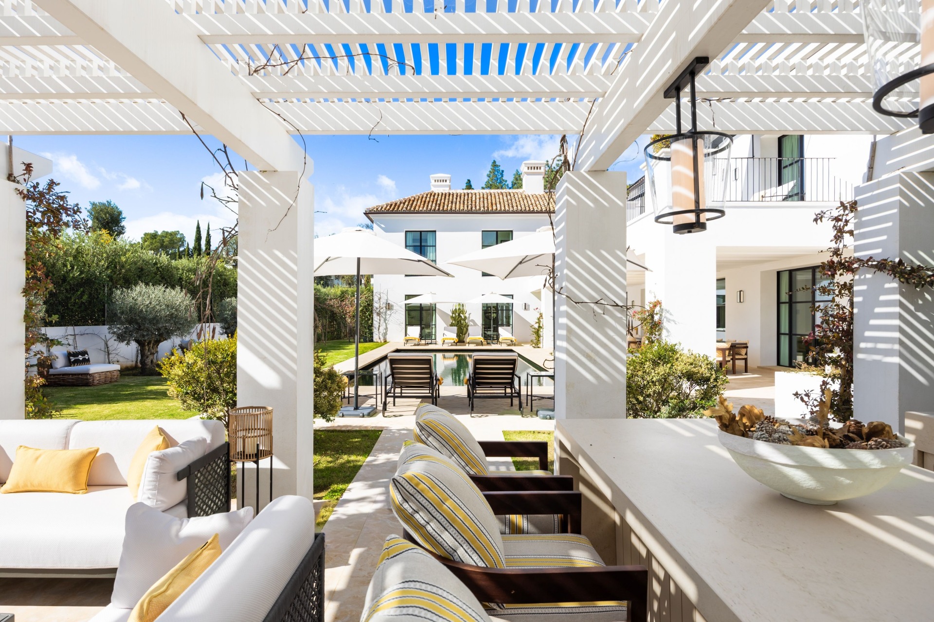 Casa Angélico, villa contemporánea situada en una comunidad cerrada con doble control de acceso en Cascada de Camoján | Image 4