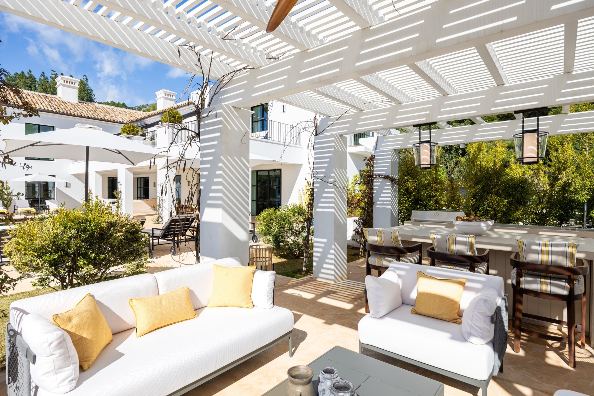 Casa Angélico, villa contemporánea situada en una comunidad cerrada con doble control de acceso en Cascada de Camoján | Image 3