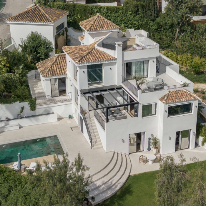 VILLA ELARA — BEAUTIFULLY RENOVATED VILLA IN AN EXCLUSIVE GATED COMMUNITY IN NUEVA ANDALUCÍA