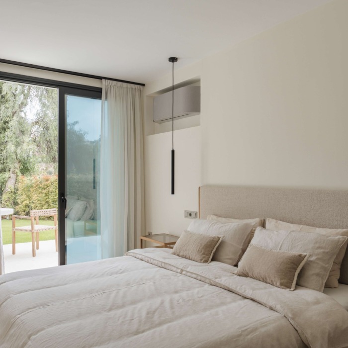 VILLA ELARA — VILLA REFORMADA EN UNA PRESTIGIOSA URBANIZACIÓN CERRADA EN EL CORAZÓN DE NUEVA ANDALUCÍA | Image 18