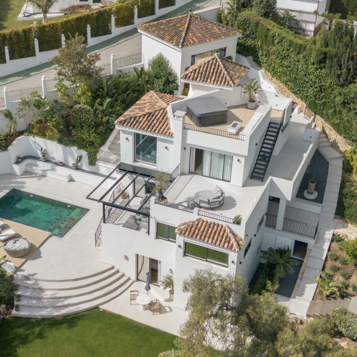 VILLA ELARA — VILLA REFORMADA EN UNA PRESTIGIOSA URBANIZACIÓN CERRADA EN EL CORAZÓN DE NUEVA ANDALUCÍA | Image 20
