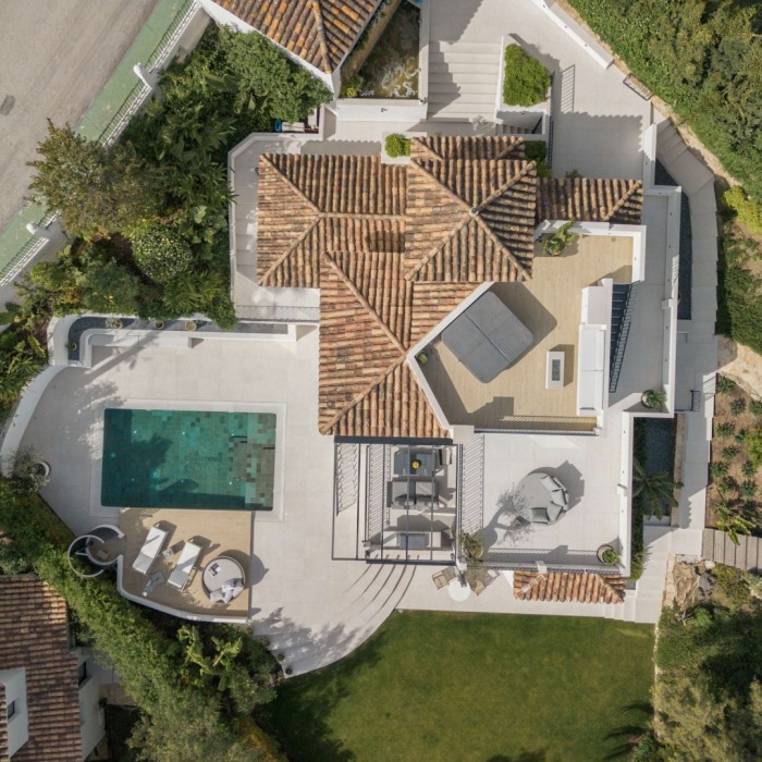 VILLA ELARA — VILLA REFORMADA EN UNA PRESTIGIOSA URBANIZACIÓN CERRADA EN EL CORAZÓN DE NUEVA ANDALUCÍA | Image 21