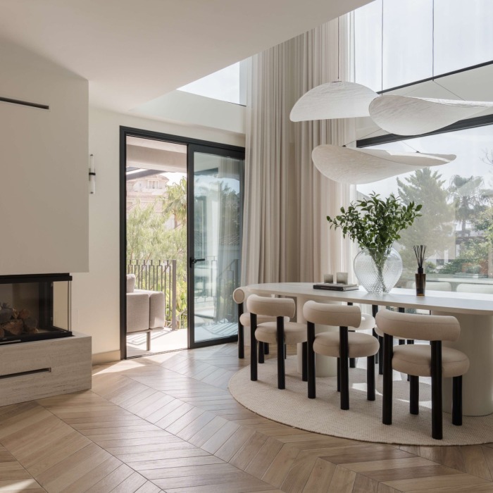 VILLA ELARA — VILLA REFORMADA EN UNA PRESTIGIOSA URBANIZACIÓN CERRADA EN EL CORAZÓN DE NUEVA ANDALUCÍA | Image 5