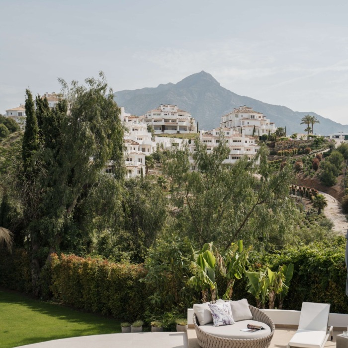 VILLA ELARA — VILLA REFORMADA EN UNA PRESTIGIOSA URBANIZACIÓN CERRADA EN EL CORAZÓN DE NUEVA ANDALUCÍA | Image 8