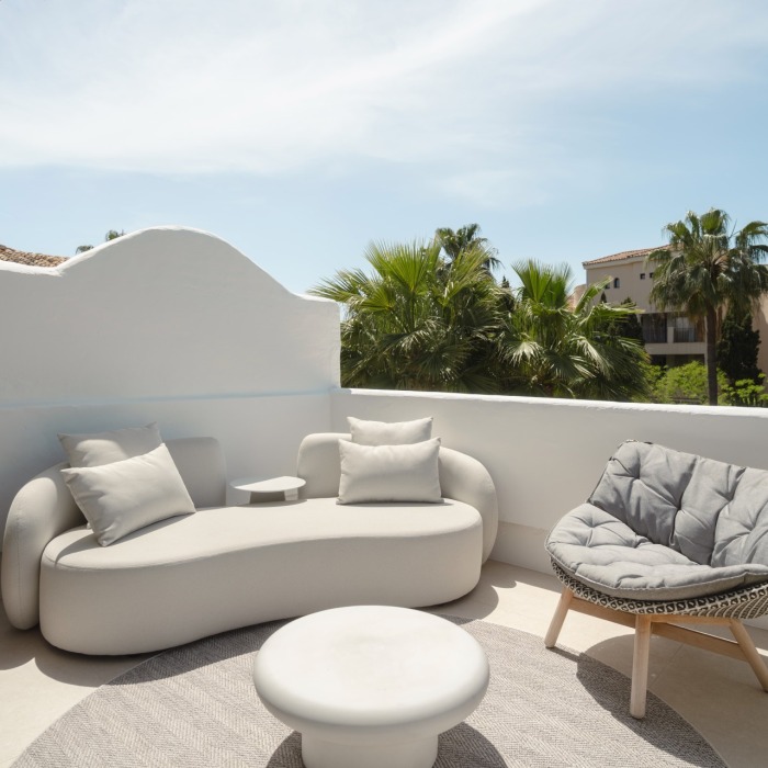 Penthouse duplex entièrement rénové à quelques pas de la plage et de Puerto Banús | Image 1