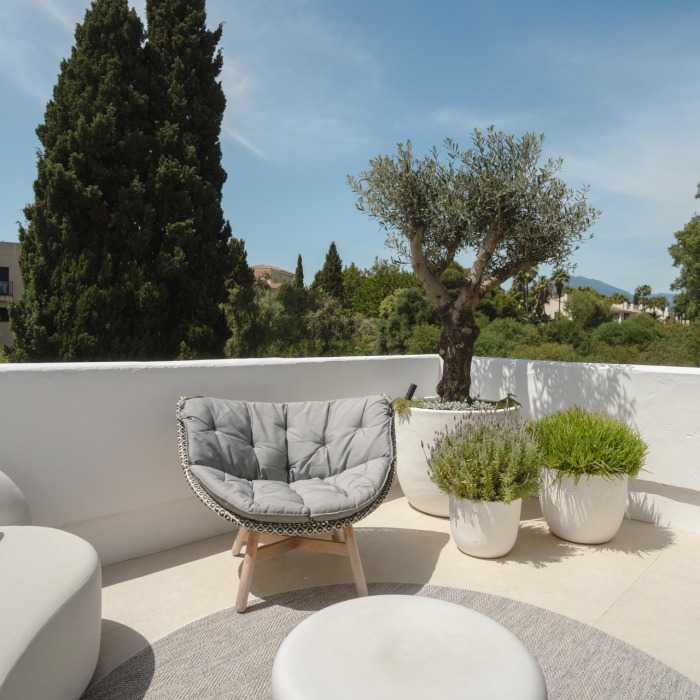 Penthouse duplex entièrement rénové à quelques pas de la plage et de Puerto Banús | Image 2