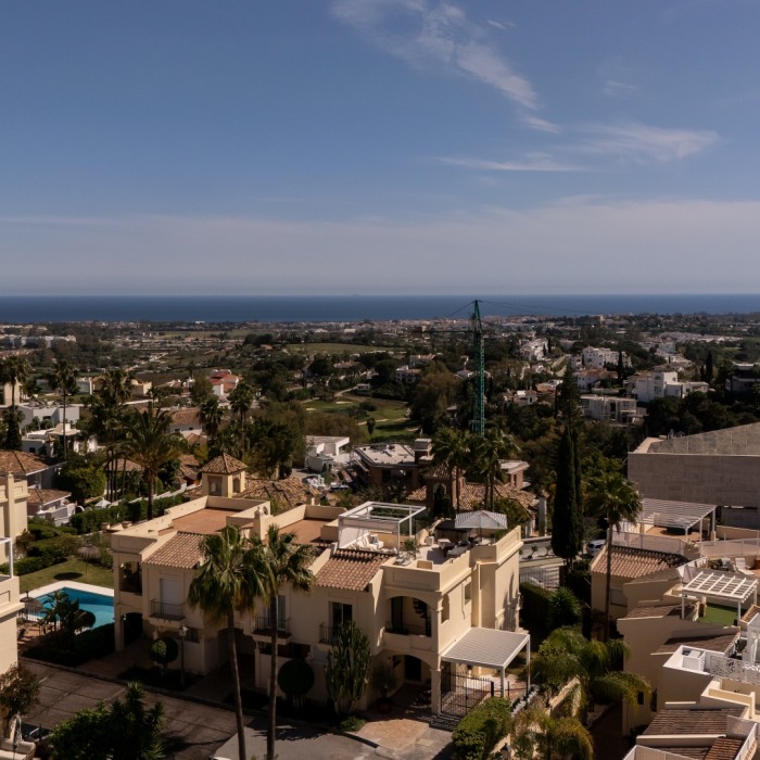 Espectacular casa adosada de 4 dormitorios ubicada en La Quinta Hills | Image 37