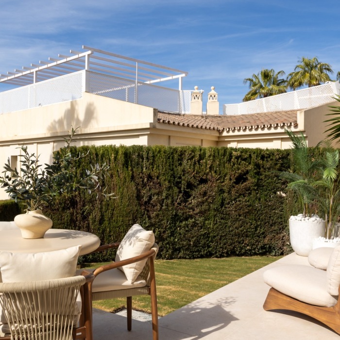 Espectacular casa adosada de 4 dormitorios ubicada en La Quinta Hills | Image 2
