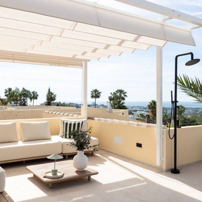 Espectacular casa adosada de 4 dormitorios ubicada en La Quinta Hills | Image 4