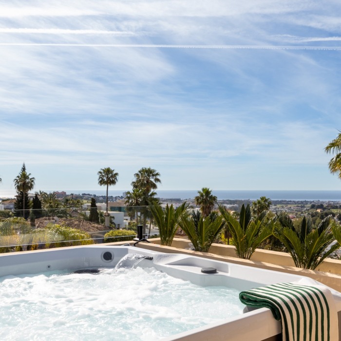 Espectacular casa adosada de 4 dormitorios ubicada en La Quinta Hills | Image 6